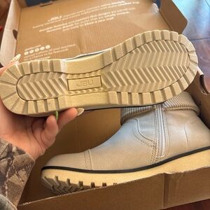 Jambu Men’s Ankle Boots in Light Beige